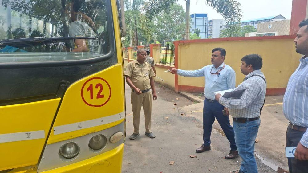 crackdown-on-overloaded-school-vans-in-ranchi-several-drivers-fined-during-strict-inspections