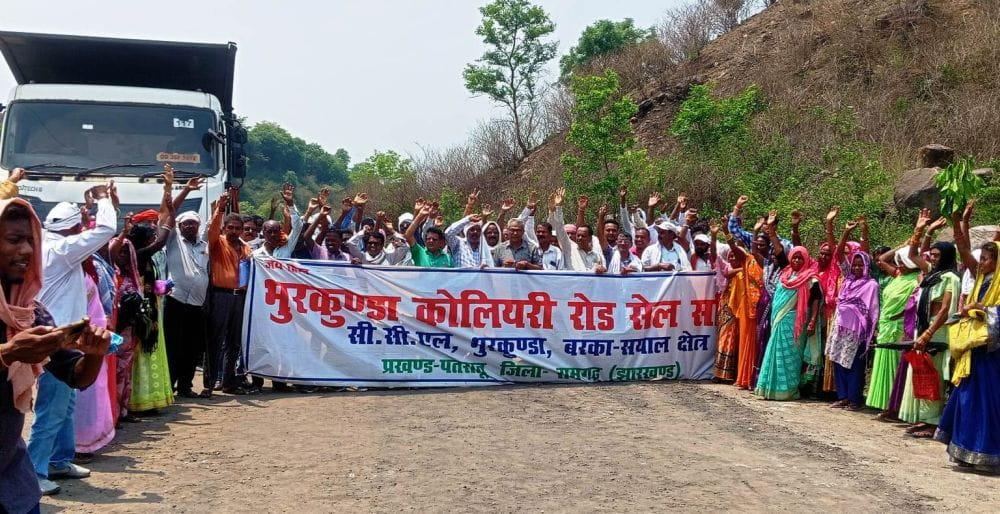 bhurkunda-road-sale-committee-stages-protest-tripartite-talks-to-be-held-on-may-16