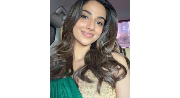 beware-of-fake-calls-and-messages-meenakshi-chaudhary-alerts-fans
