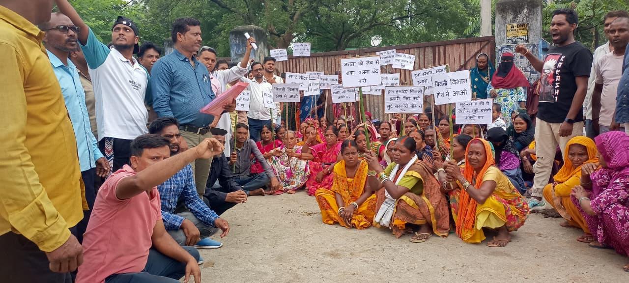 villagers-anger-erupts-against-smart-meters-they-lay-siege-to-the-electricity-department-office