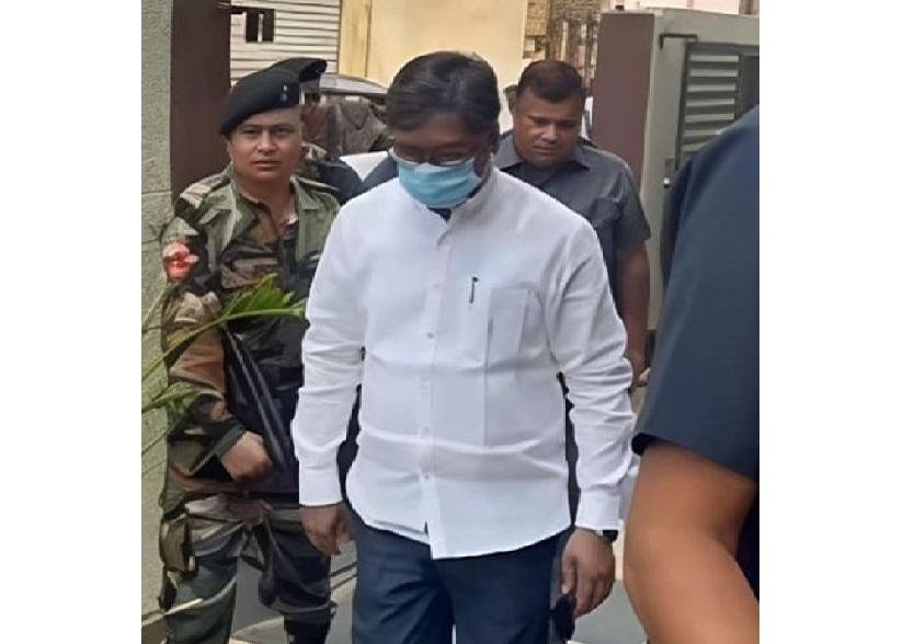 hemant-soren-reached-the-hospital-regarding-roopi-sorens-health-got-updates-from-the-doctors