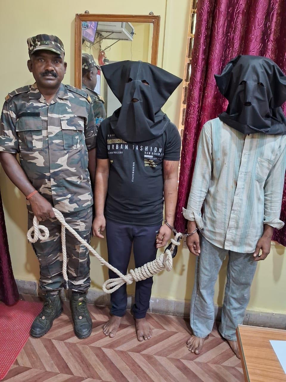two-youths-arrested-for-stealing-mobile-phones-near-sadar-hospital-two-mobile-phones-recovered